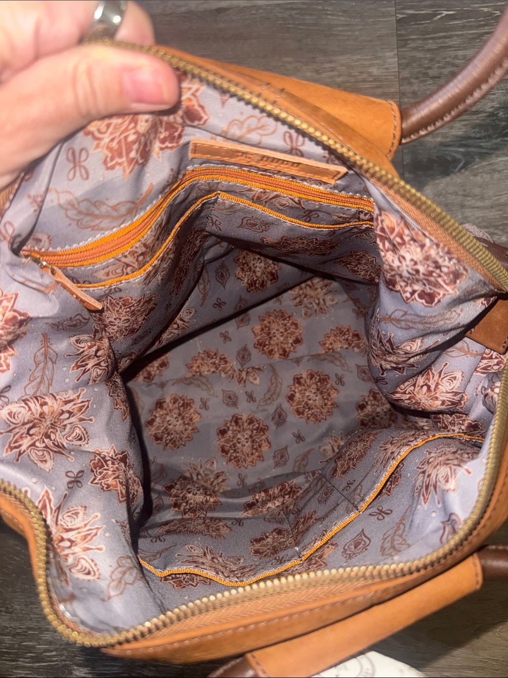 NWT HOBO Sheila Large Nubuk Hide Tobacco Bag - Picture 11 of 13